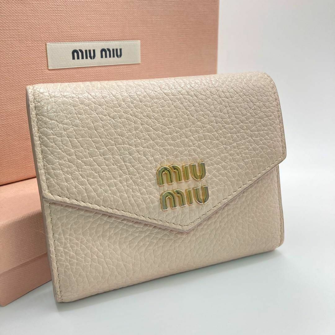 miumiu(ミュウミュウ)の⋟極美品⋞ 現行品 / ミュウミュウ ヴィッテロダイノコンパクトレターウォレット レディースのファッション小物(財布)の商品写真