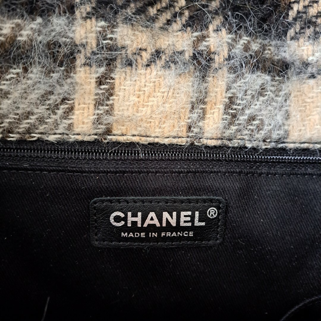 CHANEL(シャネル)のシャネル　デカマトラッセ　ウールチェック　チェーンショルダーバッグ レディースのバッグ(ショルダーバッグ)の商品写真