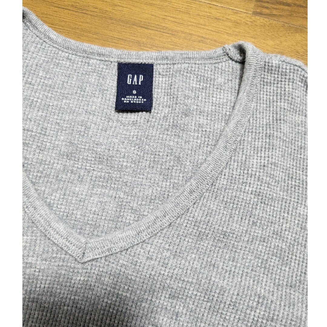 GAP(ギャップ)のGAPサーマルVネック長袖カットソー 杢グレーS / ギャップワッフルロンT メンズのトップス(Tシャツ/カットソー(七分/長袖))の商品写真