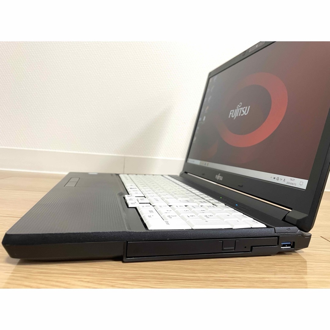 富士通(フジツウ)の【美品】FUJITSU LIFEBOOK / Core i7 SSD 256GB スマホ/家電/カメラのPC/タブレット(ノートPC)の商品写真