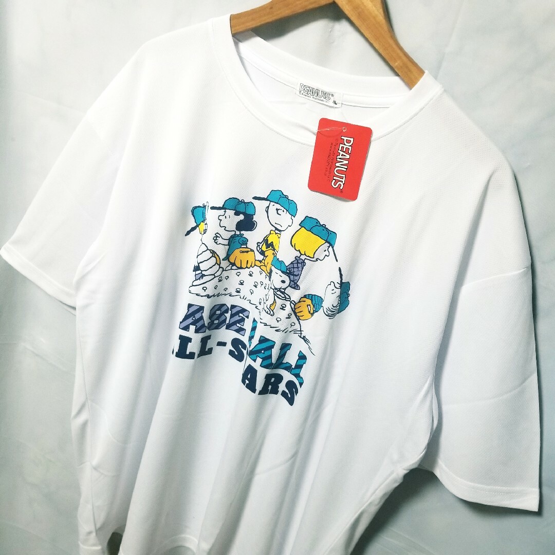 SNOOPY(スヌーピー)のSNOOPY　新品　スヌーピー　Tシャツ　ピーナッツの仲間　野球　ホワイト　4L メンズのトップス(Tシャツ/カットソー(半袖/袖なし))の商品写真