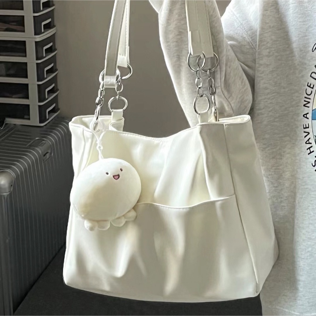 ✨️送料無料✨️大容量 トートバッグ シンプル ホワイト おしゃれ 可愛い 韓国 レディースのバッグ(トートバッグ)の商品写真