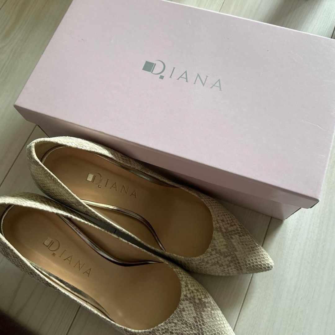 DIANA(ダイアナ)のDIANAダイアナ ヒールパンプス アイボリー ヘビ型押し レディースの靴/シューズ(ハイヒール/パンプス)の商品写真