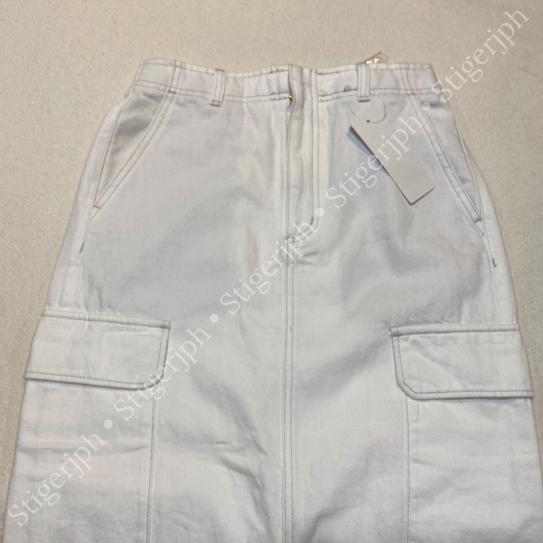 GU(ジーユー)のジーユー　デニムカーゴロングスカート　オフホワイト　XL レディースのスカート(ロングスカート)の商品写真