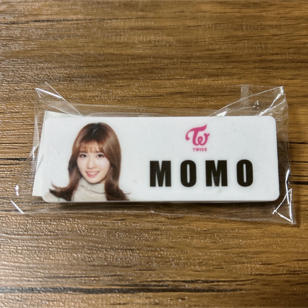 TWICE(トゥワイス)の#TWICE ハイタッチ会 ネームプレート MOMO エンタメ/ホビーのCD(K-POP/アジア)の商品写真