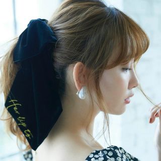 ハーリップトゥ(Her lip to)のherlipto Velvet Bow Scrunchie(ヘアゴム/シュシュ)