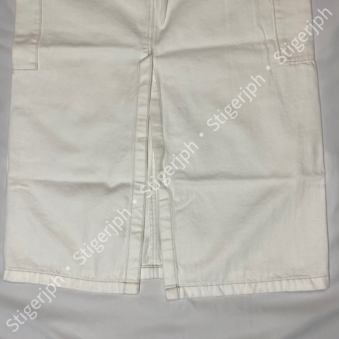 GU(ジーユー)のジーユー　デニムカーゴロングスカート　オフホワイト　Lサイズ レディースのスカート(ロングスカート)の商品写真