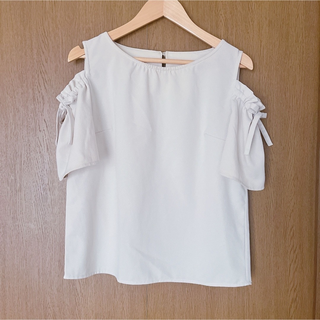 【9月処分】肩開きリボンブラウス  レディースのトップス(シャツ/ブラウス(半袖/袖なし))の商品写真