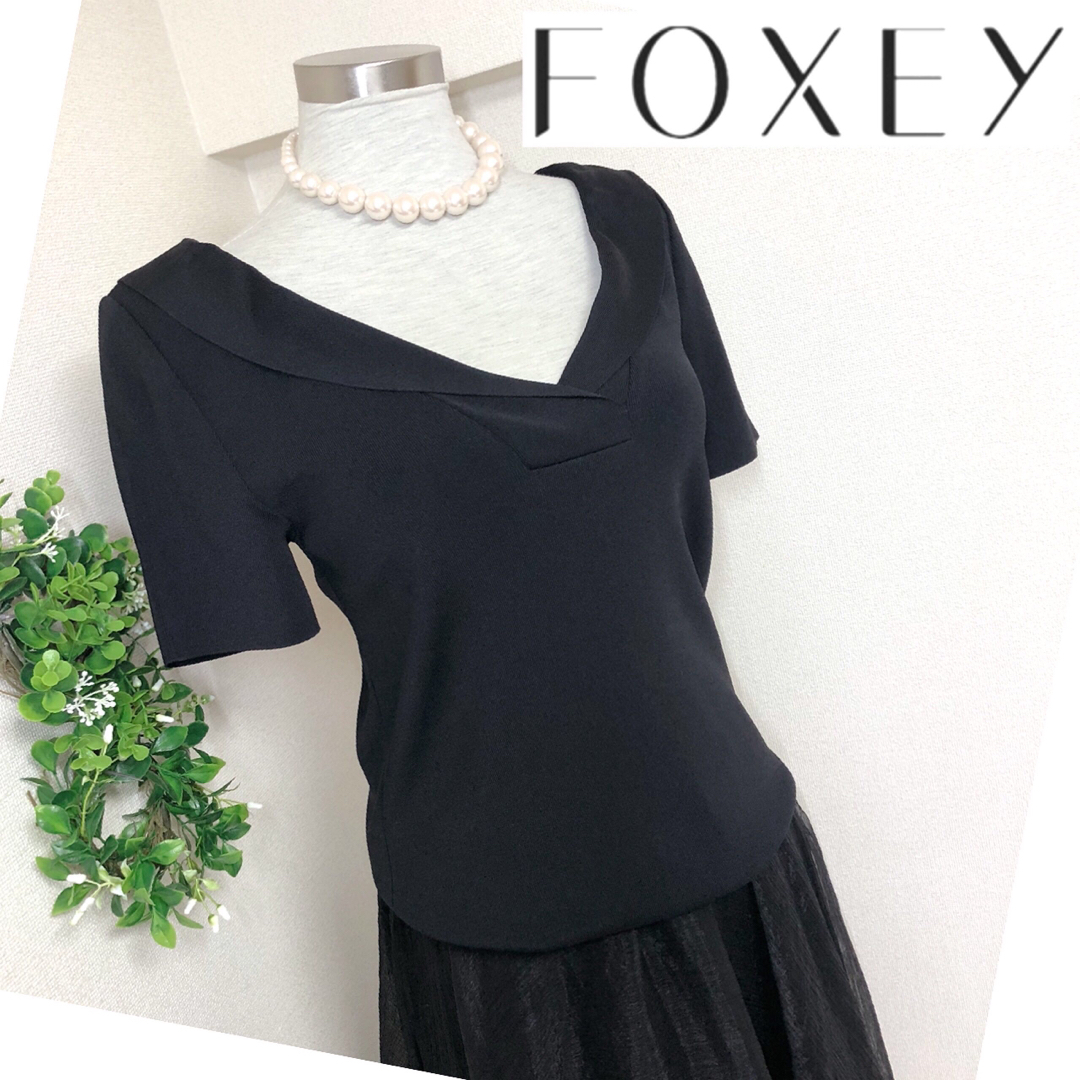 FOXEY - FOXEYフォクシーの上品Vネック襟付ニット黒40ブラックの FOXEY - FOXEYフォクシーの上品Vネック襟付ニット黒40ブラックの