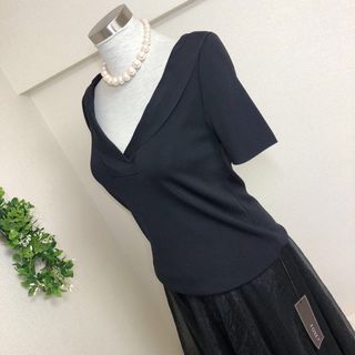FOXEY - FOXEYフォクシーの上品Vネック襟付ニット黒40ブラックの FOXEY - FOXEYフォクシーの上品Vネック襟付ニット黒40ブラックの