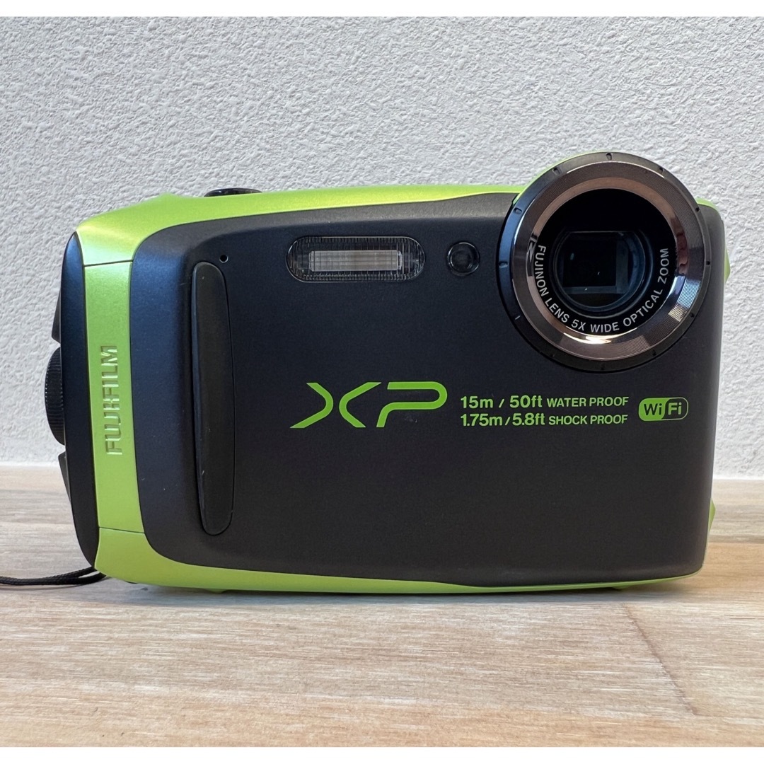 富士フイルム(フジフイルム)の美品 富士フィルム 防水 FinePix  XP90 おまけ付き スマホ/家電/カメラのカメラ(コンパクトデジタルカメラ)の商品写真