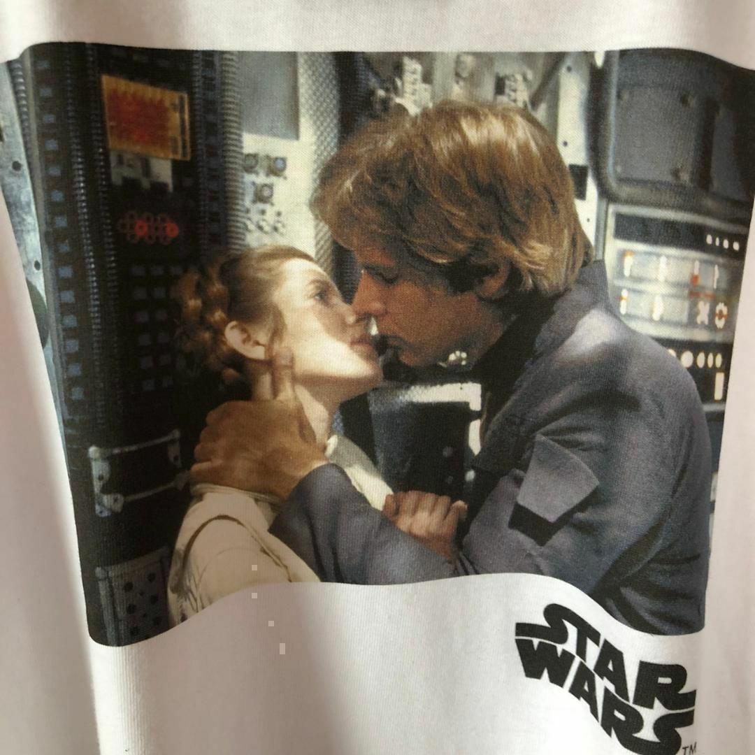 Disney(ディズニー)のStarWars スターウォーズ　Tシャツ　ハンソロ　レイア　キス　グラフィック メンズのトップス(Tシャツ/カットソー(半袖/袖なし))の商品写真