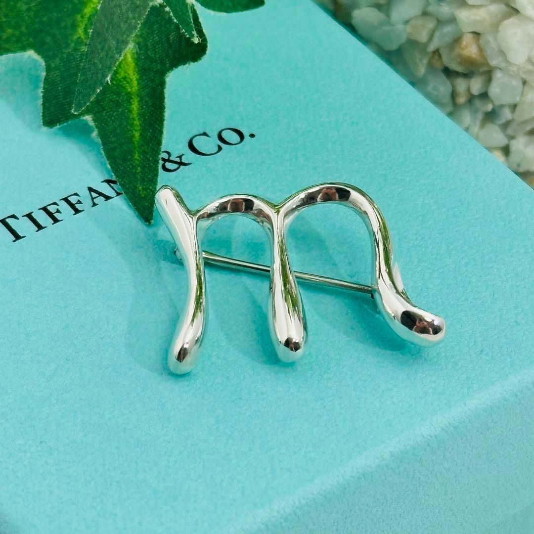 Tiffany & Co.(ティファニー)のTiffany ティファニー　ブローチ　イニシャル　M 安全ピン　コサージュ レディースのアクセサリー(ブローチ/コサージュ)の商品写真