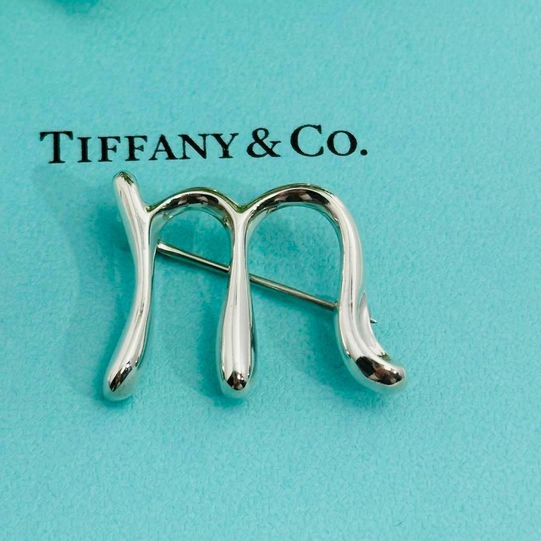 Tiffany & Co.(ティファニー)のTiffany ティファニー　ブローチ　イニシャル　M 安全ピン　コサージュ レディースのアクセサリー(ブローチ/コサージュ)の商品写真
