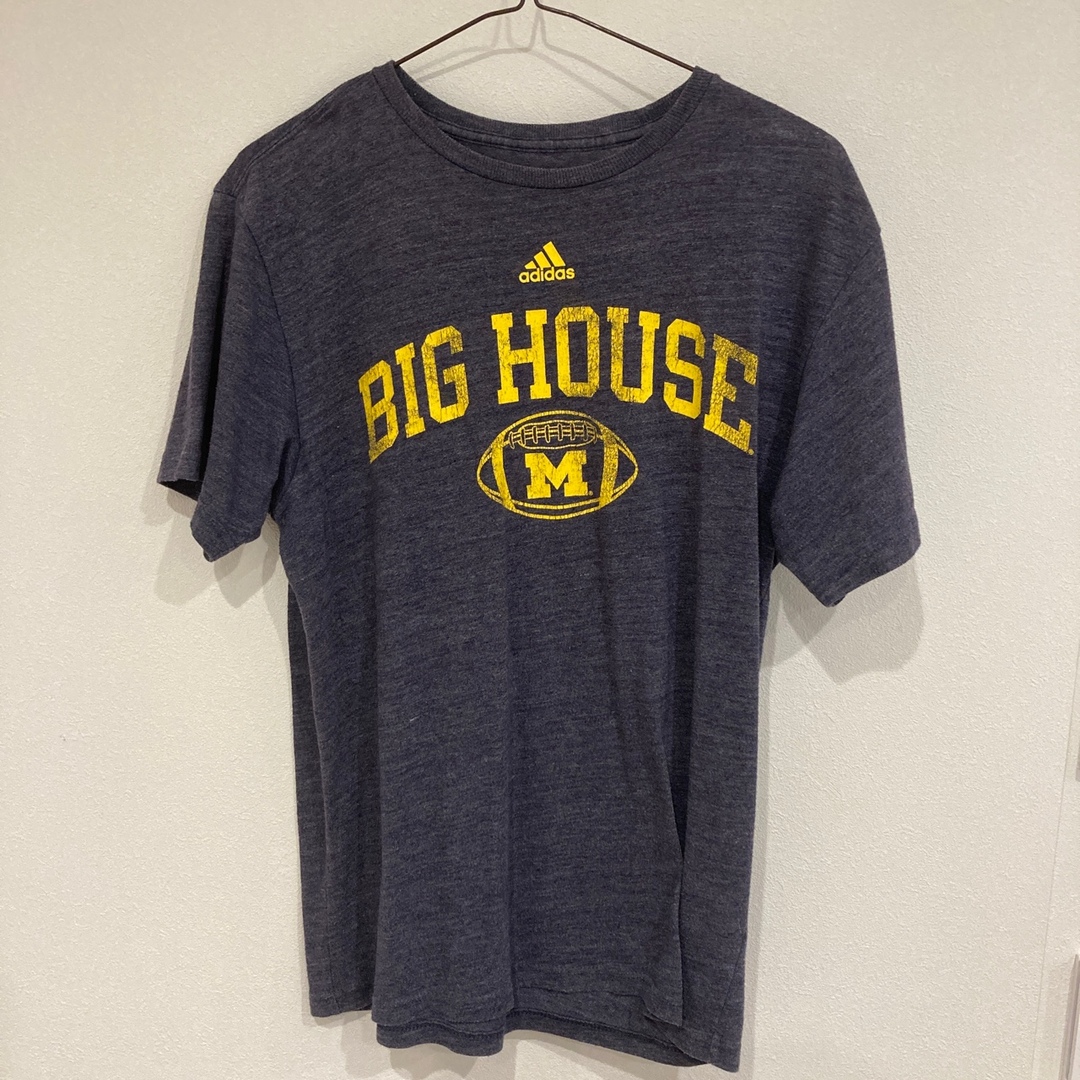 adidas(アディダス)のミシガン大学 アメリカンフットボール Tシャツ メンズのトップス(シャツ)の商品写真