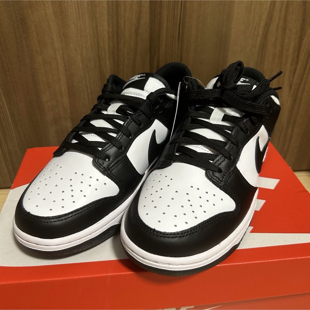 NIKE(ナイキ)のNIKE ナイキ dunk low 未使用タグ付き レディースの靴/シューズ(スニーカー)の商品写真