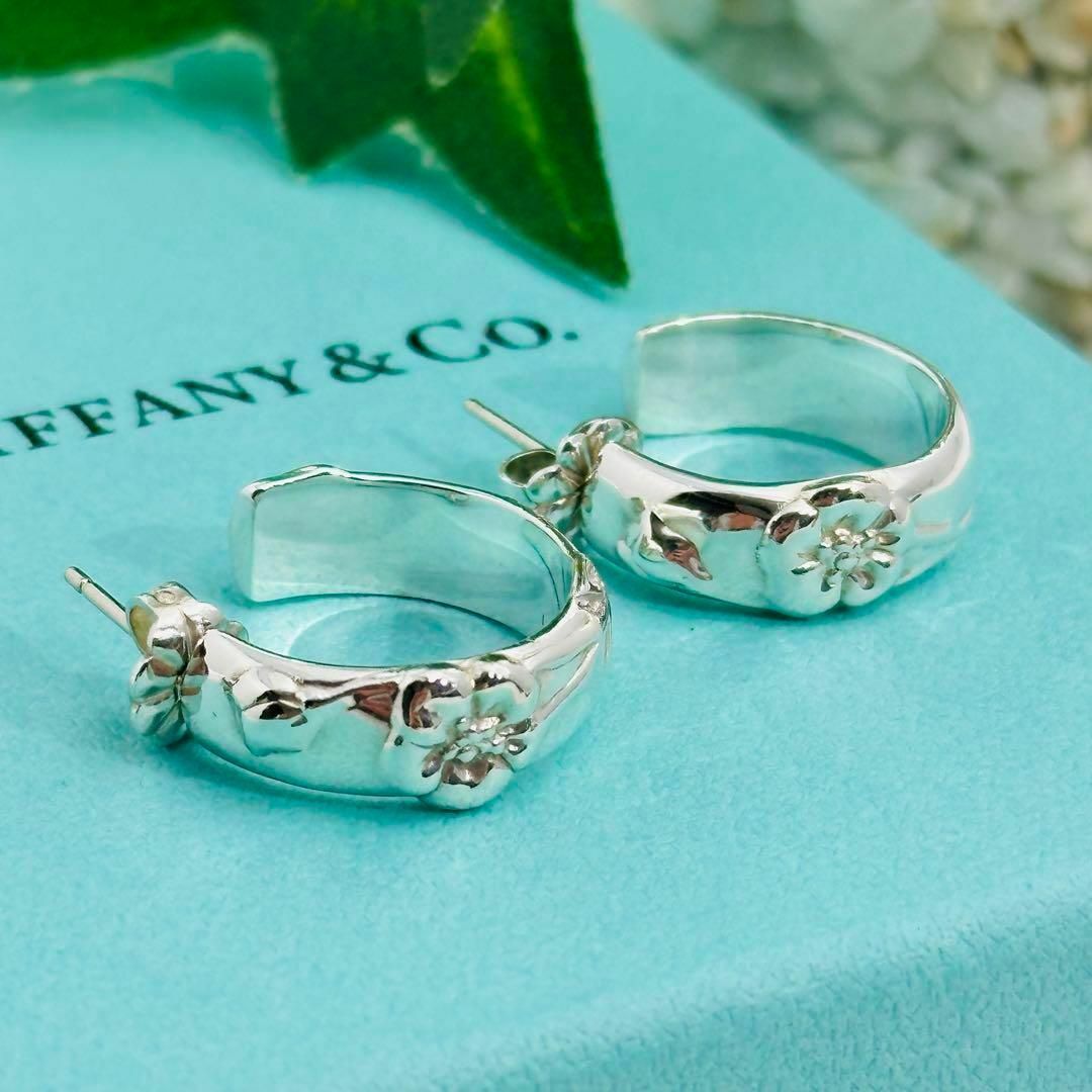 Tiffany & Co.(ティファニー)のティファニー　Tiffany ピアス　両耳　フープ　フラワー　花　ハイビスカス レディースのアクセサリー(ピアス)の商品写真