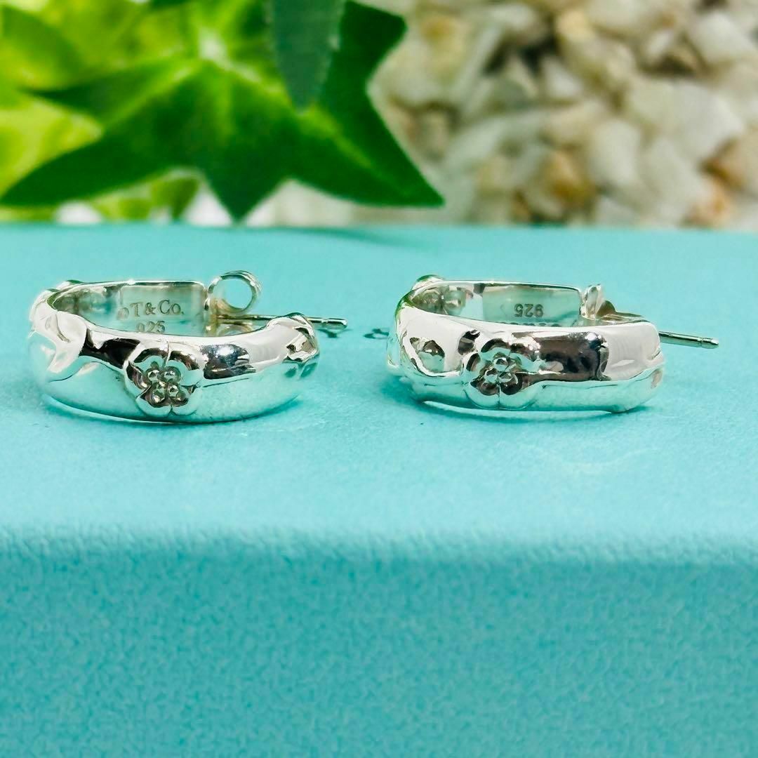 Tiffany & Co.(ティファニー)のティファニー　Tiffany ピアス　両耳　フープ　フラワー　花　ハイビスカス レディースのアクセサリー(ピアス)の商品写真