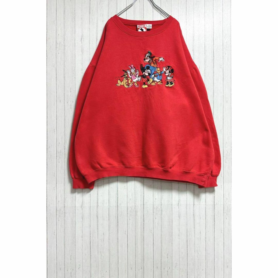 Disney(ディズニー)のディズニー　スウェット　ビッグシルエット　刺繍　赤　レッド　L/XL メンズのトップス(スウェット)の商品写真