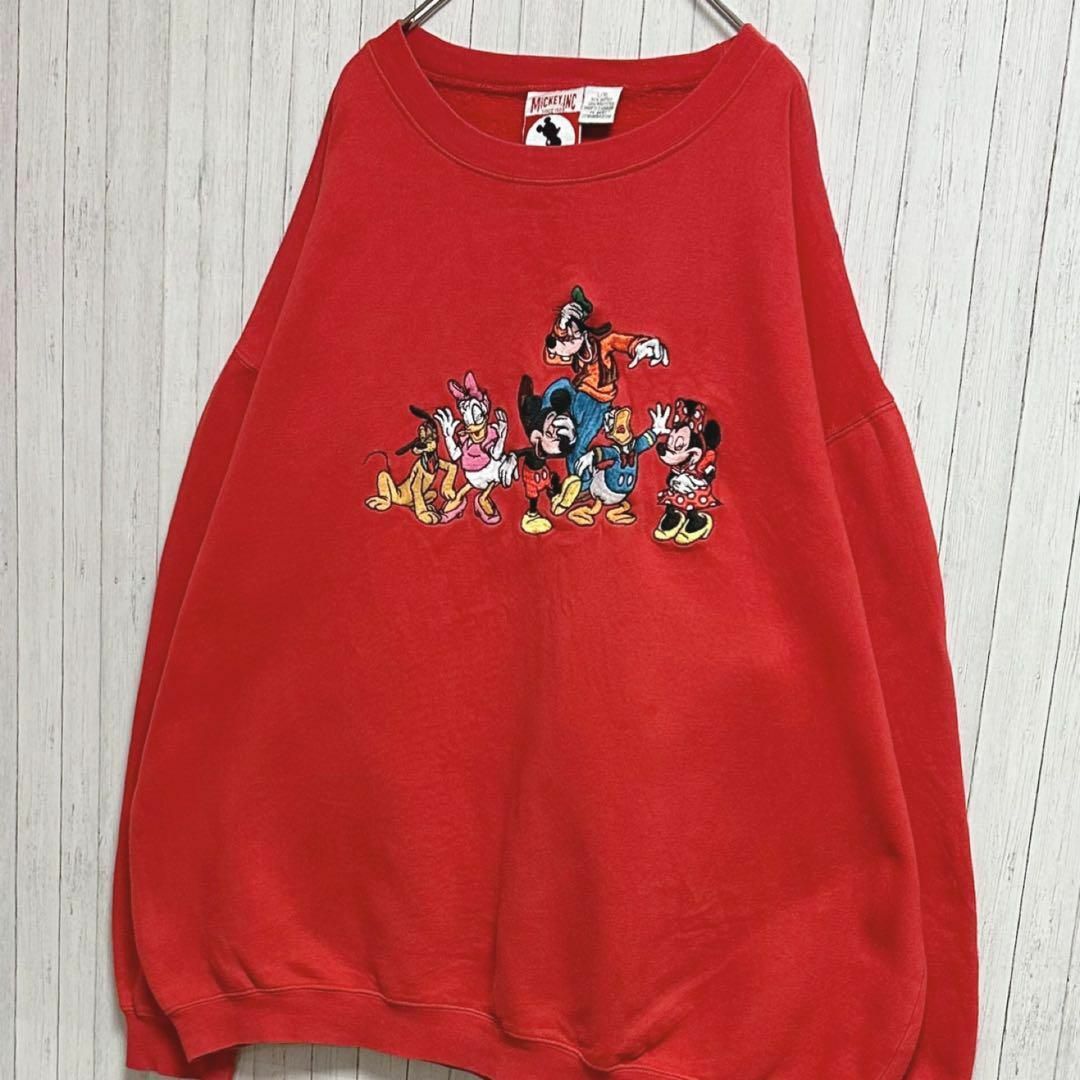 Disney(ディズニー)のディズニー　スウェット　ビッグシルエット　刺繍　赤　レッド　L/XL メンズのトップス(スウェット)の商品写真