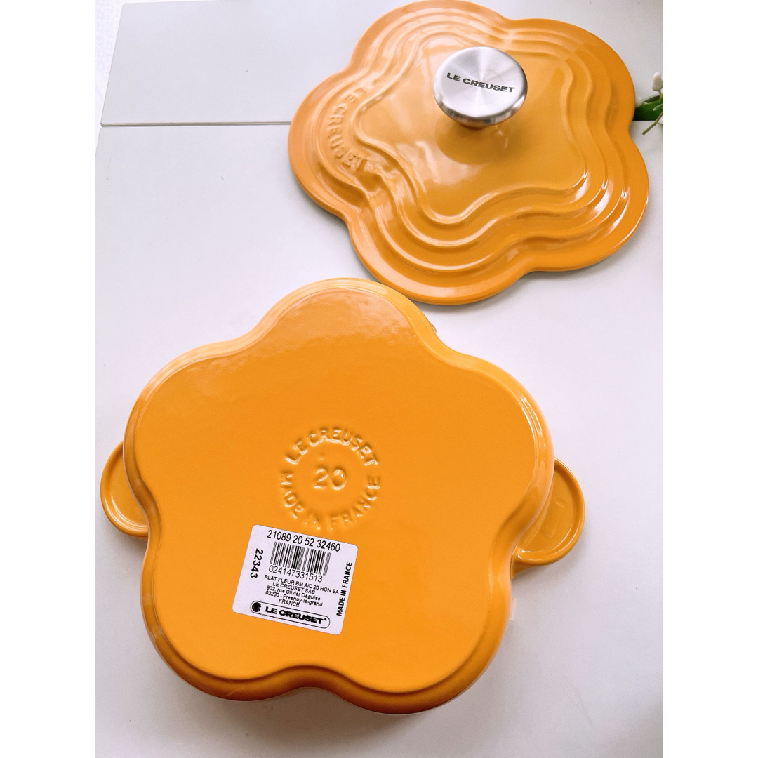 LE CREUSET(ルクルーゼ)の【LE CREUSET】ル・クルーゼ プレート フルール フラワー 鍋 ２０cm インテリア/住まい/日用品のキッチン/食器(鍋/フライパン)の商品写真