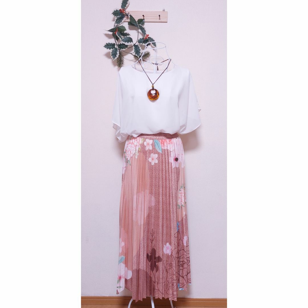 スカート　花柄　茶色　プリーツスカート　ロング　 レディースのスカート(ロングスカート)の商品写真