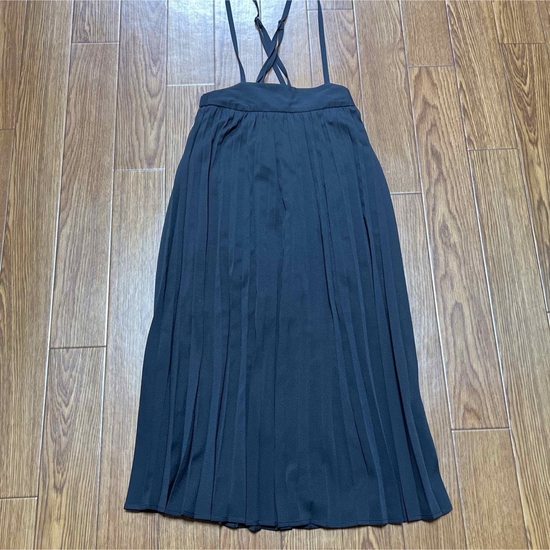 GU(ジーユー)の黒　GUプリーツスカート レディースのスカート(ロングスカート)の商品写真