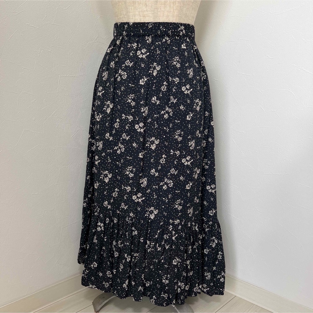 31 Sons de mode(トランテアンソンドゥモード)の新品 31 SONS DE MODE ロングスカート 花柄 マーメイド 黒 レディースのスカート(ロングスカート)の商品写真