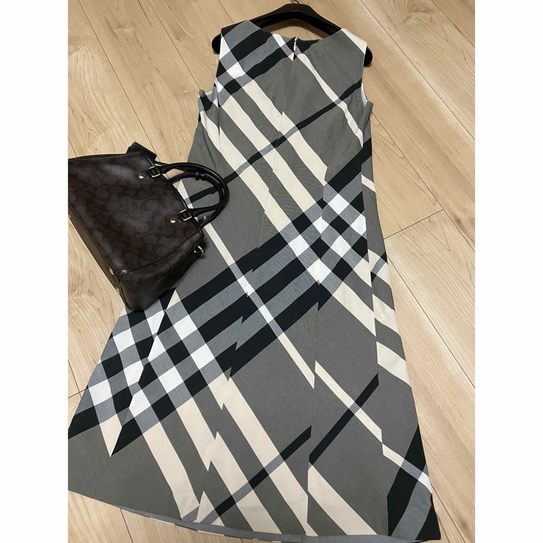 BURBERRY(バーバリー)の美品　バーバリー　ロンドン　ワンピース　チェック　42 大きいサイズ レディースのワンピース(ひざ丈ワンピース)の商品写真