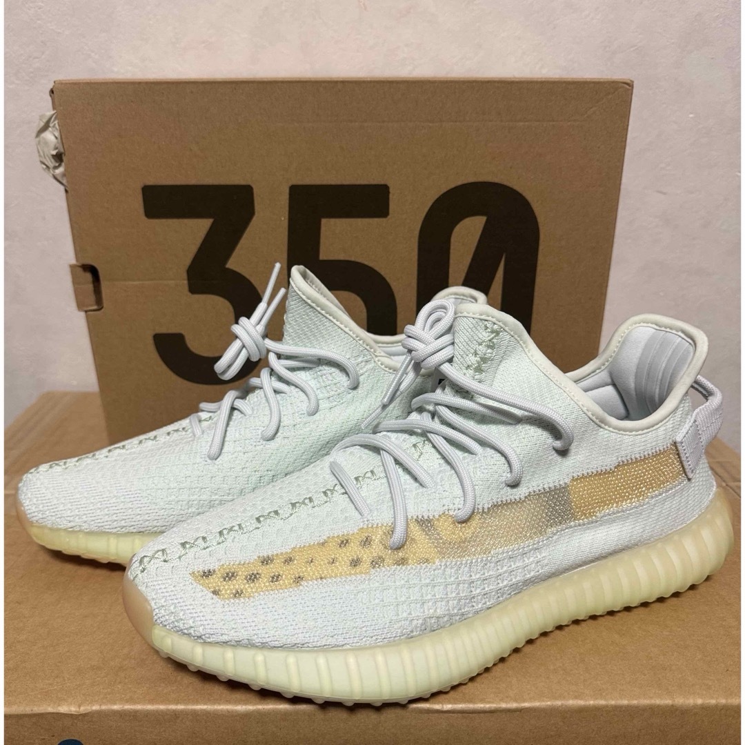 YEEZY（adidas）(イージー)の新品未使用品　adidas Yeezy Boost 350 V2  メンズの靴/シューズ(スニーカー)の商品写真