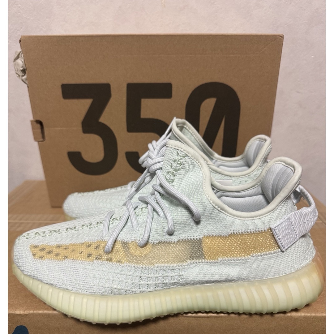 YEEZY（adidas）(イージー)の新品未使用品　adidas Yeezy Boost 350 V2  メンズの靴/シューズ(スニーカー)の商品写真