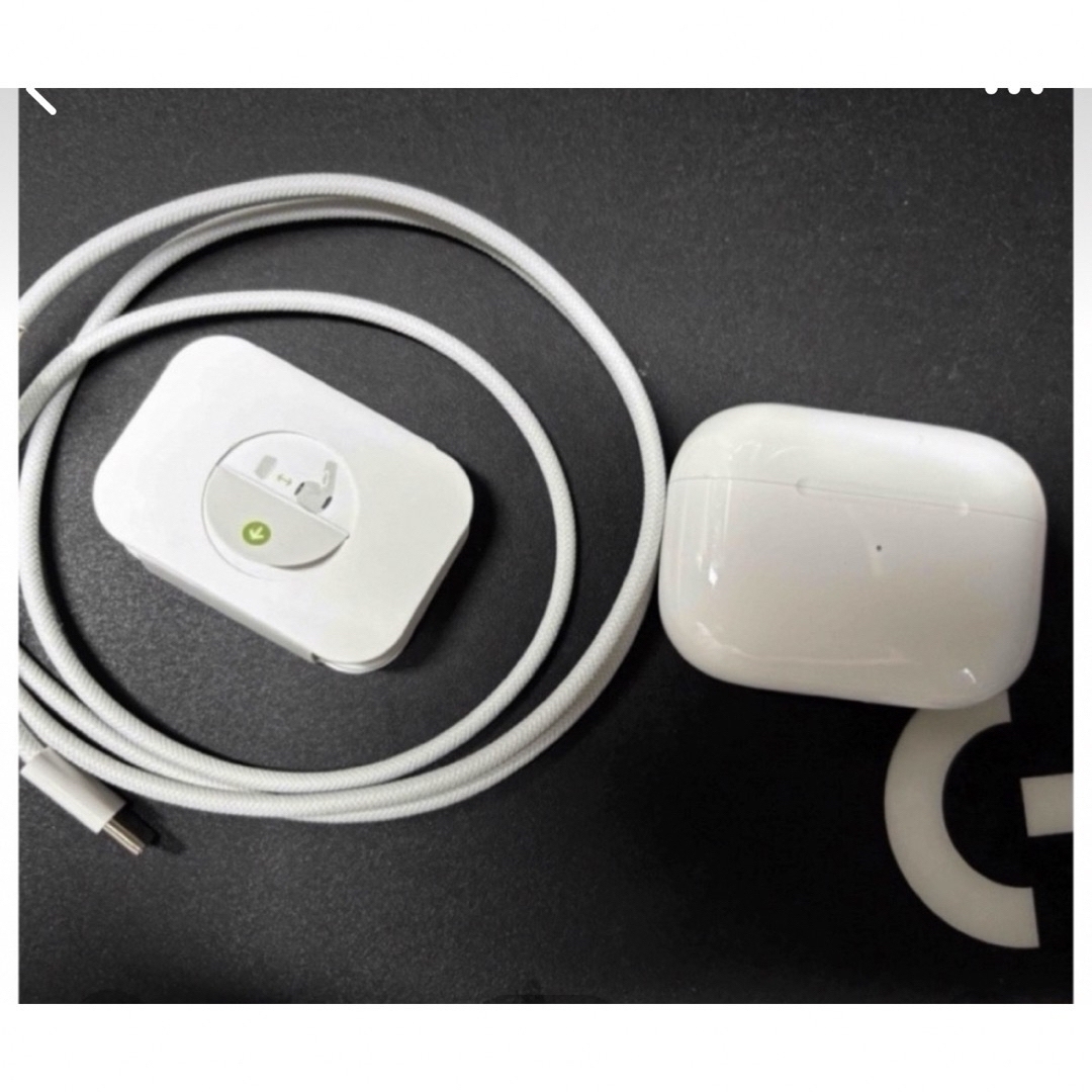 Apple(アップル)の専用アップル AirPods pro 第2世代 usbc スマホ/家電/カメラのオーディオ機器(ヘッドフォン/イヤフォン)の商品写真