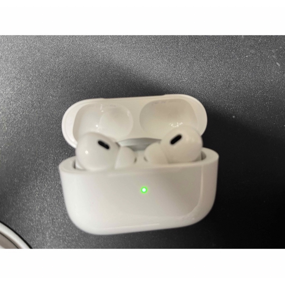 Apple(アップル)の専用アップル AirPods pro 第2世代 usbc スマホ/家電/カメラのオーディオ機器(ヘッドフォン/イヤフォン)の商品写真