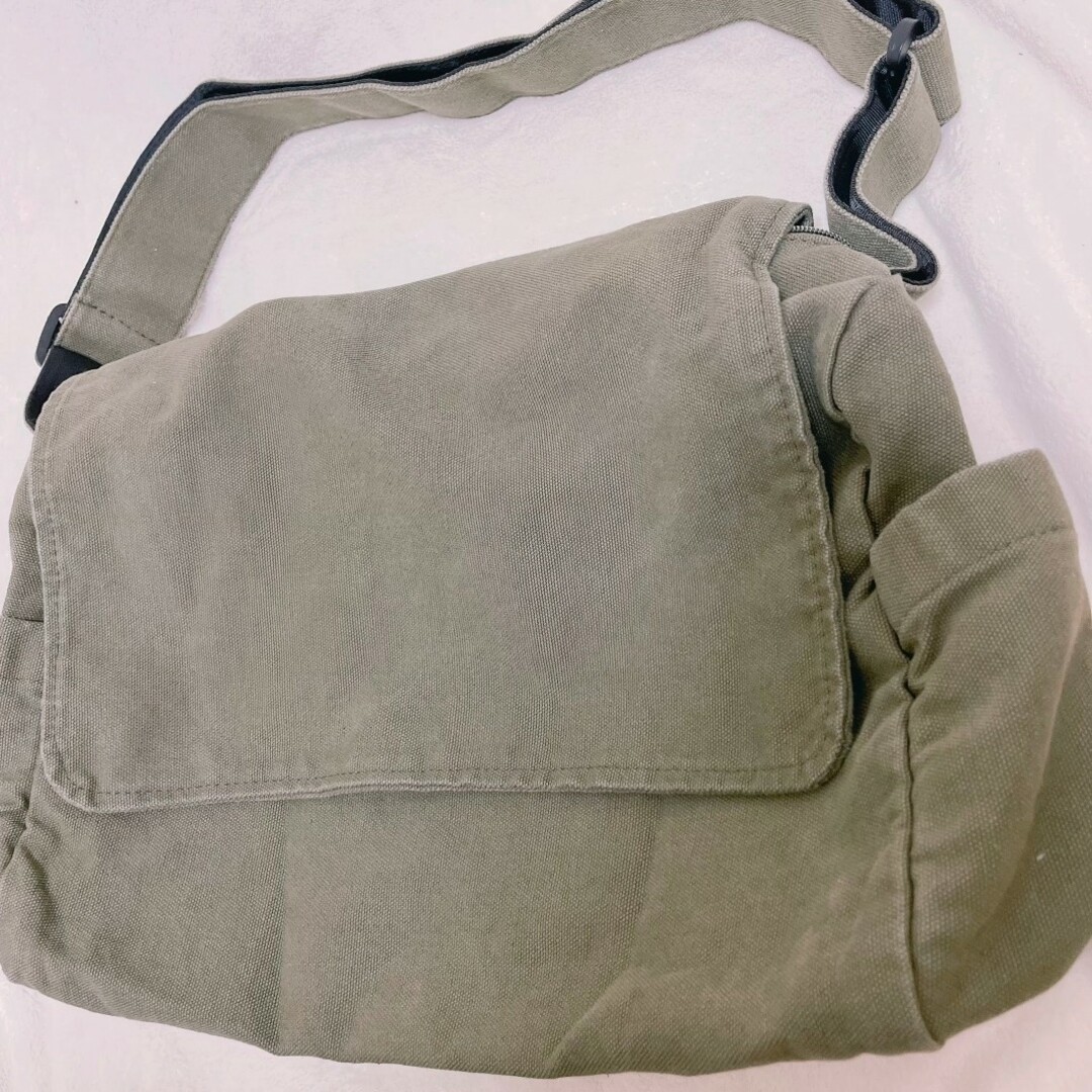 ❤新品❤ニュースペーパーバッグ ヴィンテージ カーキ メッセンジャーバッグ 古着 レディースのバッグ(メッセンジャーバッグ)の商品写真