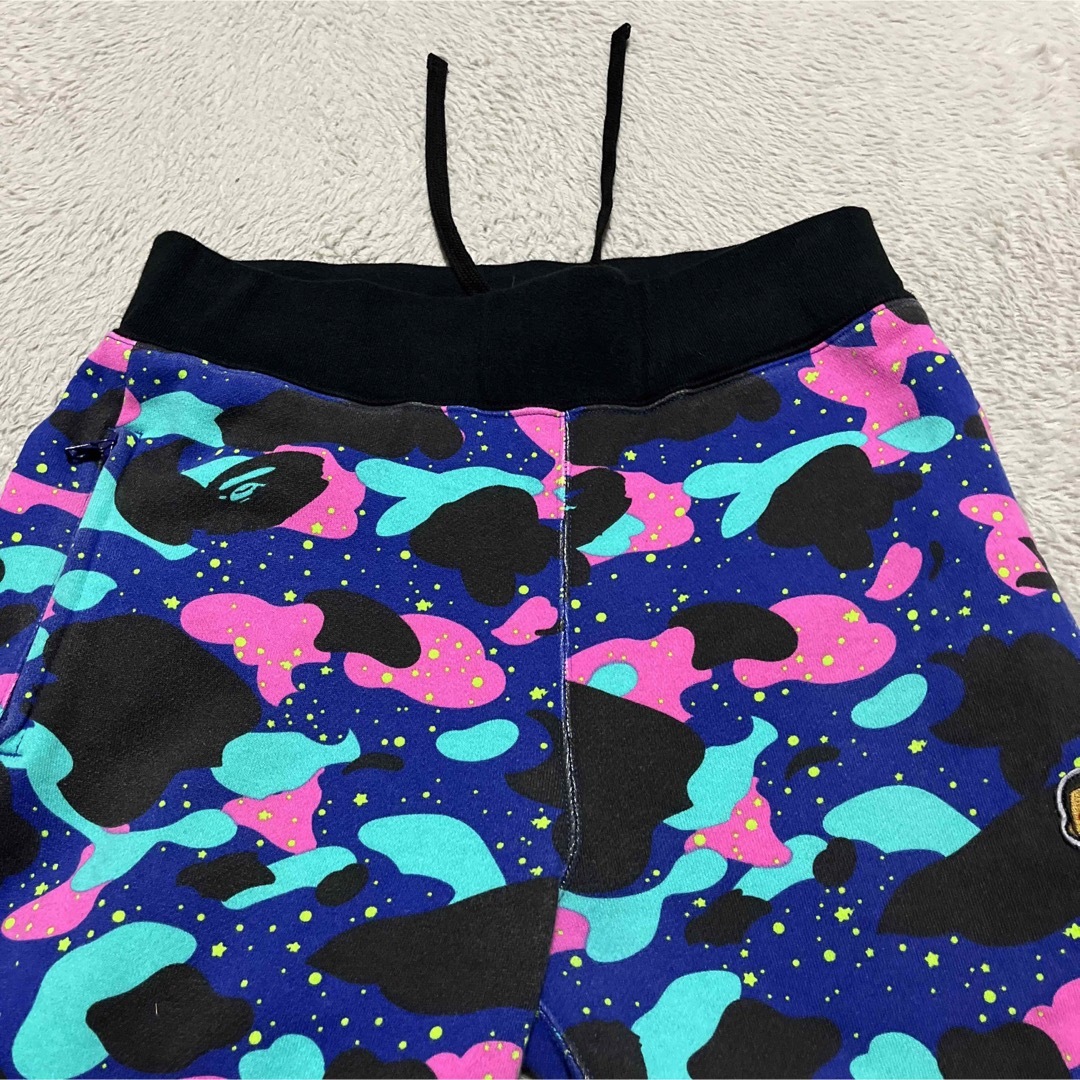 A BATHING APE(アベイシングエイプ)のAPE BAPE KAWS KID CUDI CAMO 迷彩　スウェットパンツ メンズのパンツ(その他)の商品写真