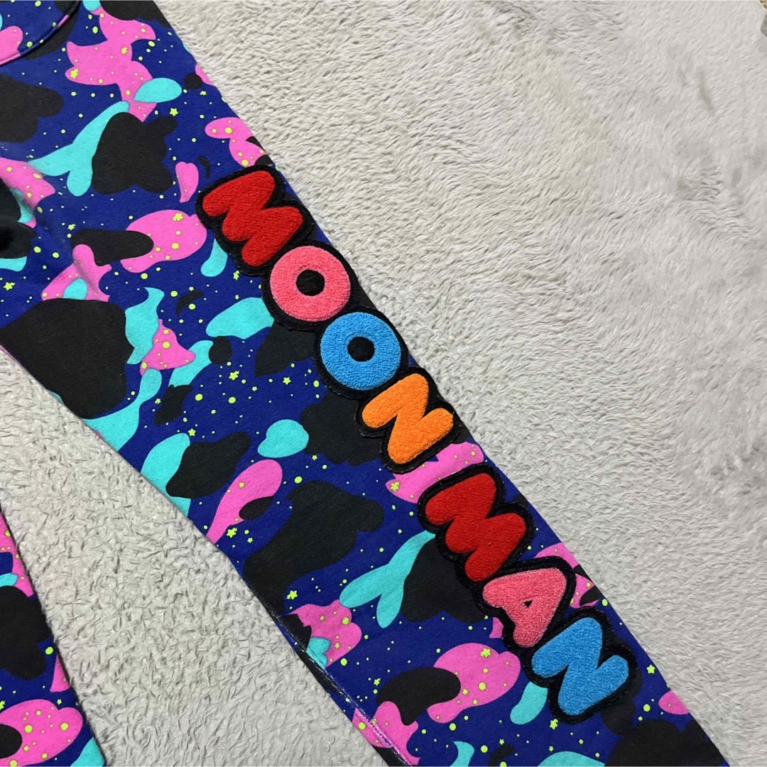 A BATHING APE(アベイシングエイプ)のAPE BAPE KAWS KID CUDI CAMO 迷彩　スウェットパンツ メンズのパンツ(その他)の商品写真