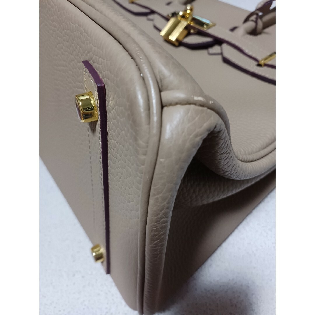 レザー ハンドバッグ  南京錠 カギ付  シボ革 レディースのバッグ(ハンドバッグ)の商品写真