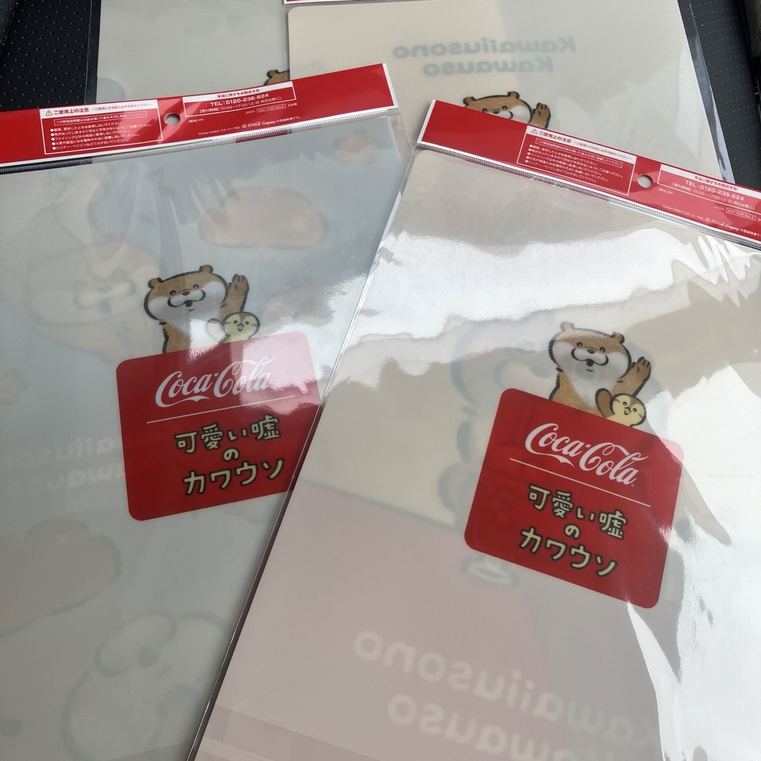 コカ・コーラ(コカコーラ)のコカコーラ 可愛い嘘のカワウソ オリジナル A4 クリアファイル 全4種セット エンタメ/ホビーのアニメグッズ(クリアファイル)の商品写真