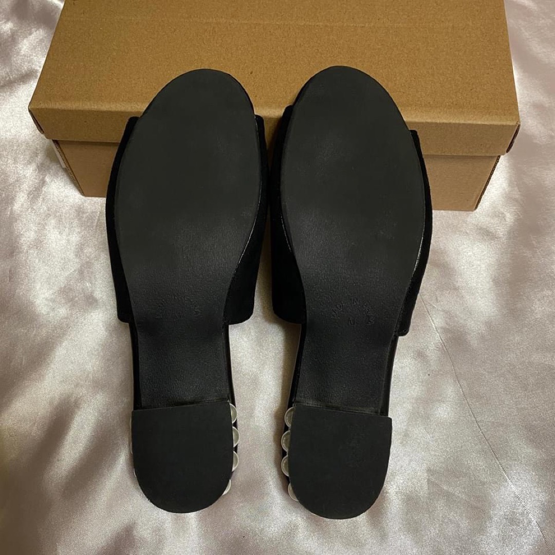 VIVIAN(ヴィヴィアン)のVivianヴィヴィアンパールローヒールミュールサンダル ブラック レディースの靴/シューズ(サンダル)の商品写真