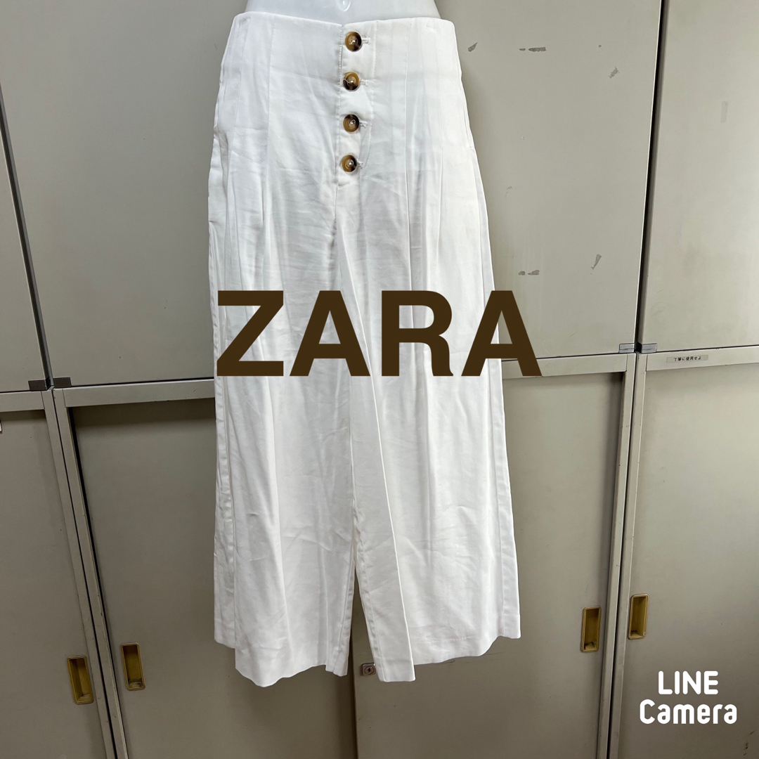 ZARA(ザラ)のZARA 大人白ワイドパンツ レディースのパンツ(カジュアルパンツ)の商品写真