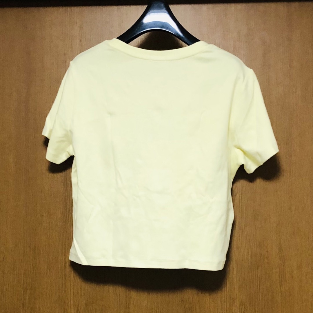 GU(ジーユー)の新品　GU クロップドTシャツ　バタフライ　蝶々　イエロー　XXL レディースのトップス(Tシャツ(半袖/袖なし))の商品写真