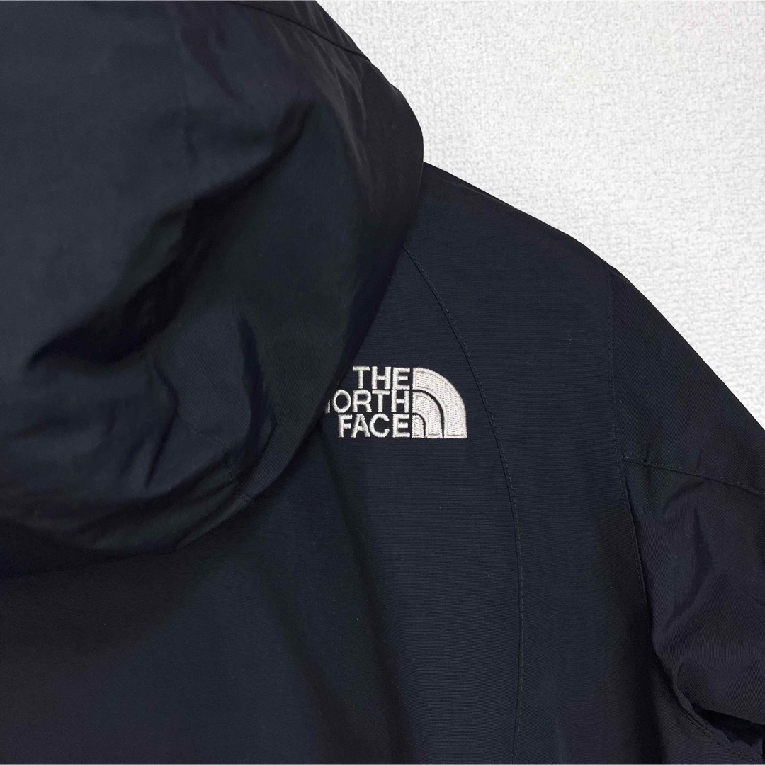 THE NORTH FACE(ザノースフェイス)の美品人気ノースフェイス マウンテンパーカー レディースM ブラック ロゴ刺繍 黒 レディースのジャケット/アウター(ナイロンジャケット)の商品写真