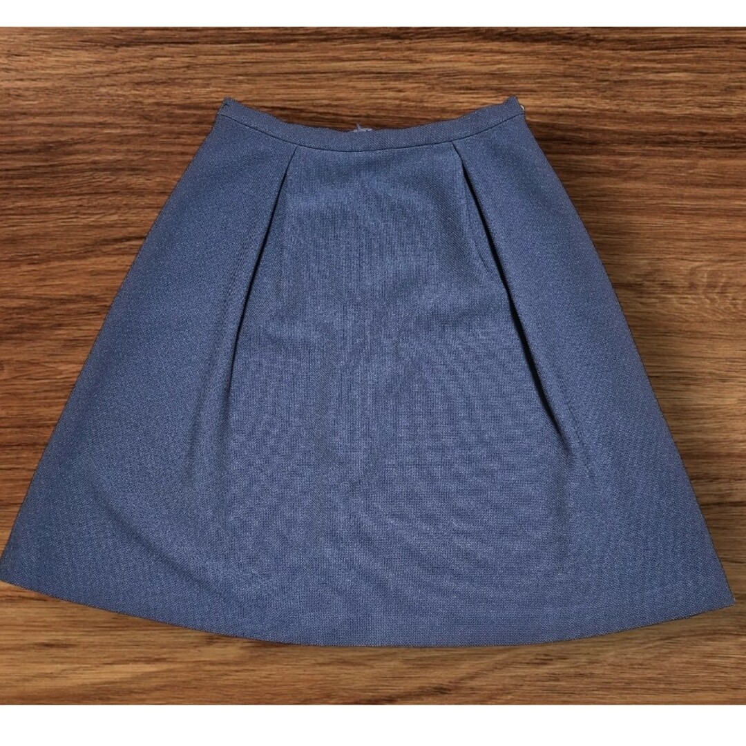 NATURAL BEAUTY BASIC(ナチュラルビューティーベーシック)のNBB ネイビー　フレアスカート レディースのスカート(ひざ丈スカート)の商品写真