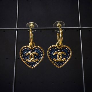 シャネル(CHANEL)のCHANEL シャネル ココマーク ハート デニム ピアス ロゴ 2024 新作(ピアス)