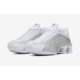 ナイキ(NIKE)のNIKE ショックス R4 White and Metallic Silver(スニーカー)