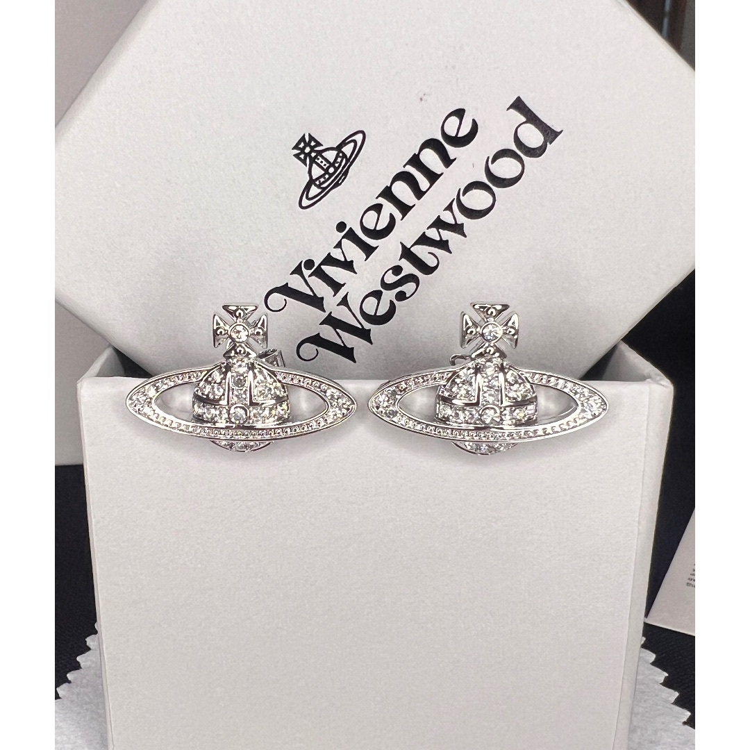 Vivienne Westwood(ヴィヴィアンウエストウッド)のヴィヴィアンウエストウッド　バスレリーフ定番ピアス レディースのアクセサリー(ピアス)の商品写真