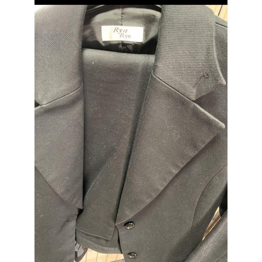 RyuRyu 黒スーツ　ジャケットとパンツ　2点セット レディースのフォーマル/ドレス(スーツ)の商品写真