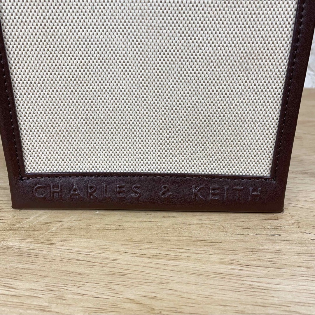 Charles and Keith(チャールズアンドキース)の【未使用級】完売品　CHARLES&KEITH オオナトートバッグ レディースのバッグ(ショルダーバッグ)の商品写真