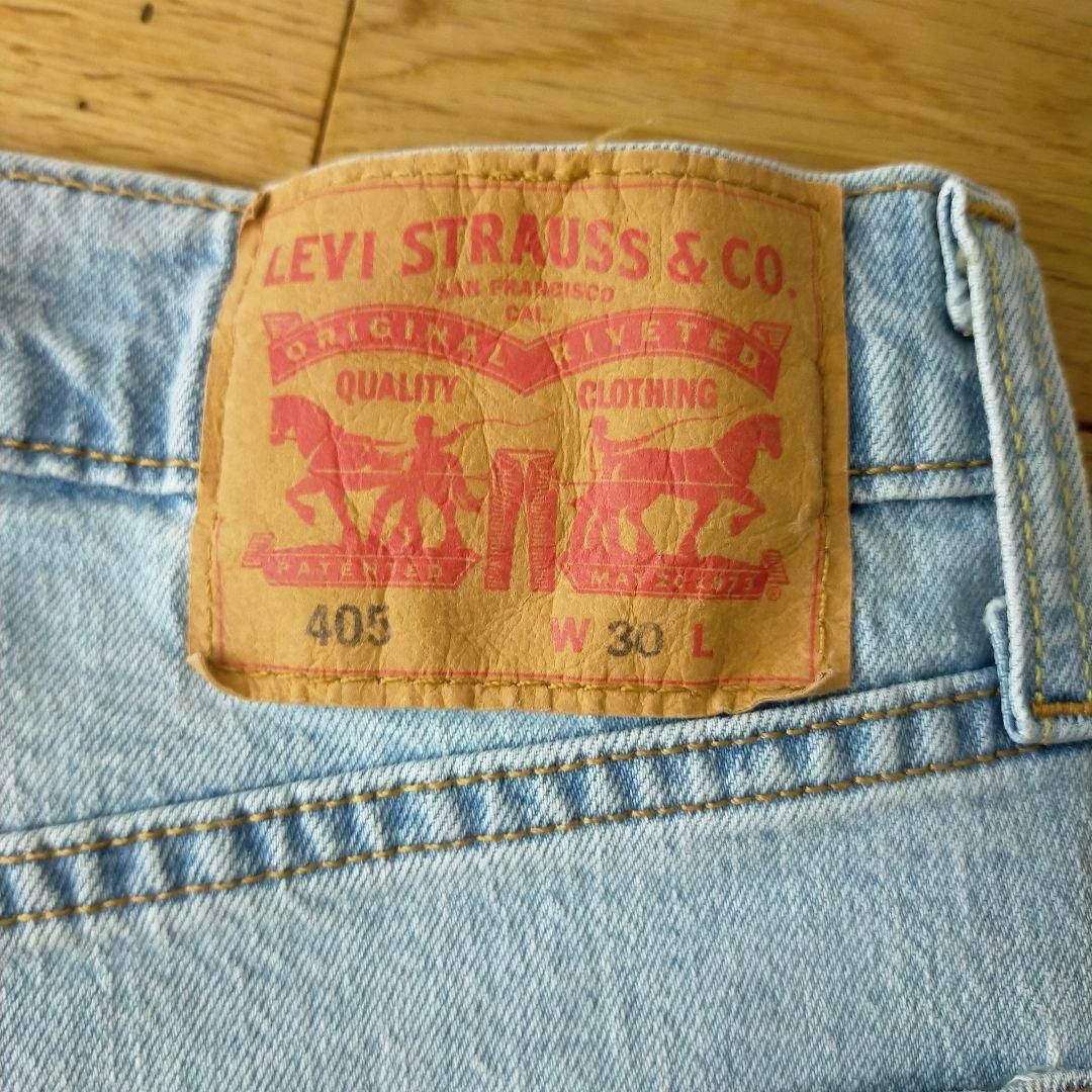 Levi's(リーバイス)のLevi's　リーバイス　デニム　ハーフパンツ　W30　405　切りっぱなし メンズのパンツ(ショートパンツ)の商品写真