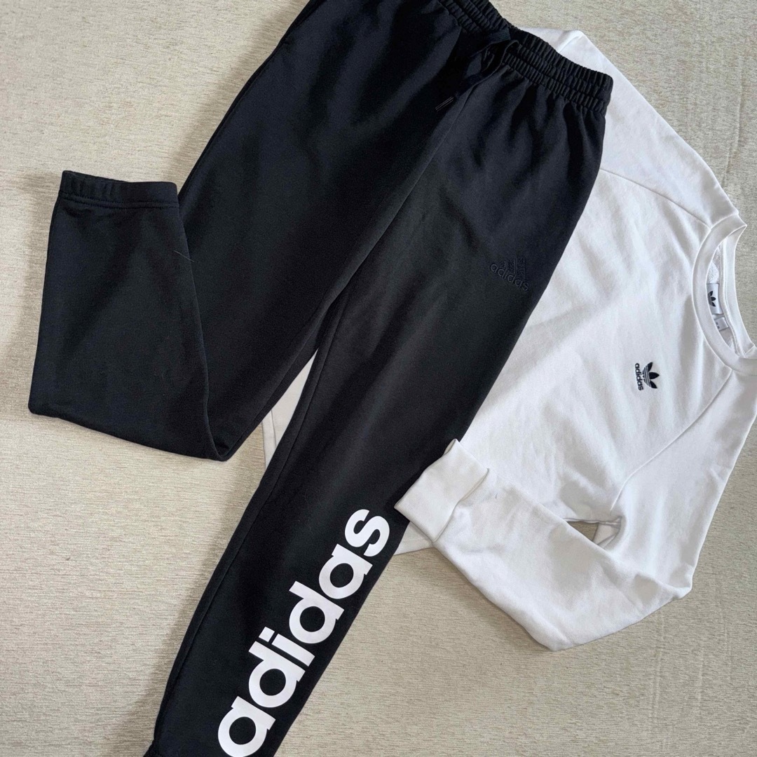 adidas(アディダス)のadidas ロゴスウェットパンツ　メンズS（ユニセックス可能） メンズのパンツ(その他)の商品写真